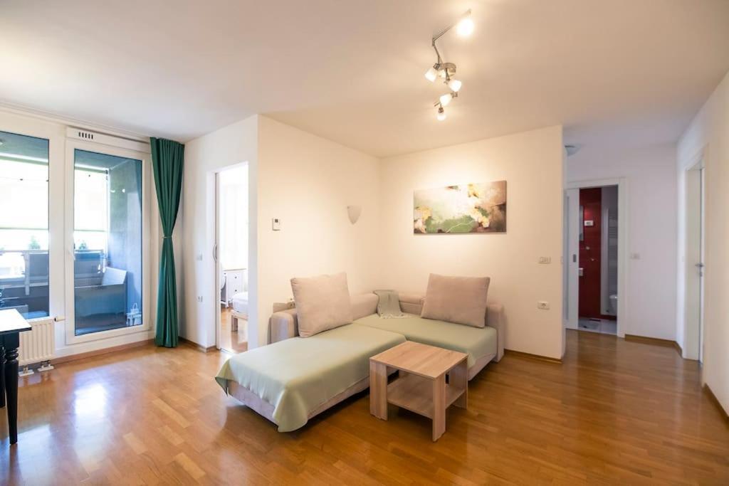 Apartment The Elegant Retreat *