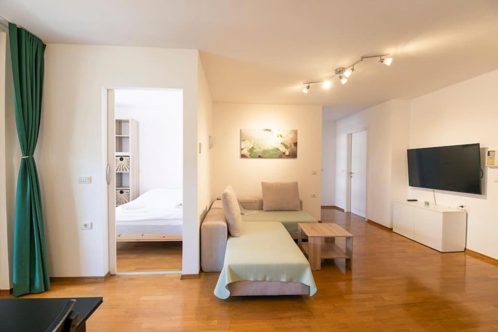 The Elegant Retreat Apartment