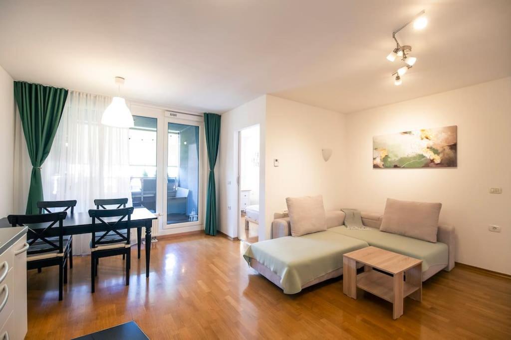 The Elegant Retreat Apartment